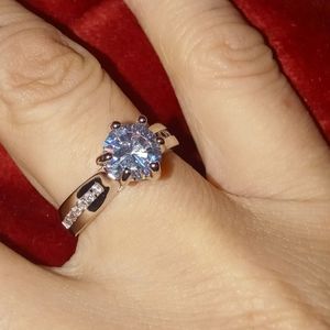 New Round Cut 6 Claw CZ Ring